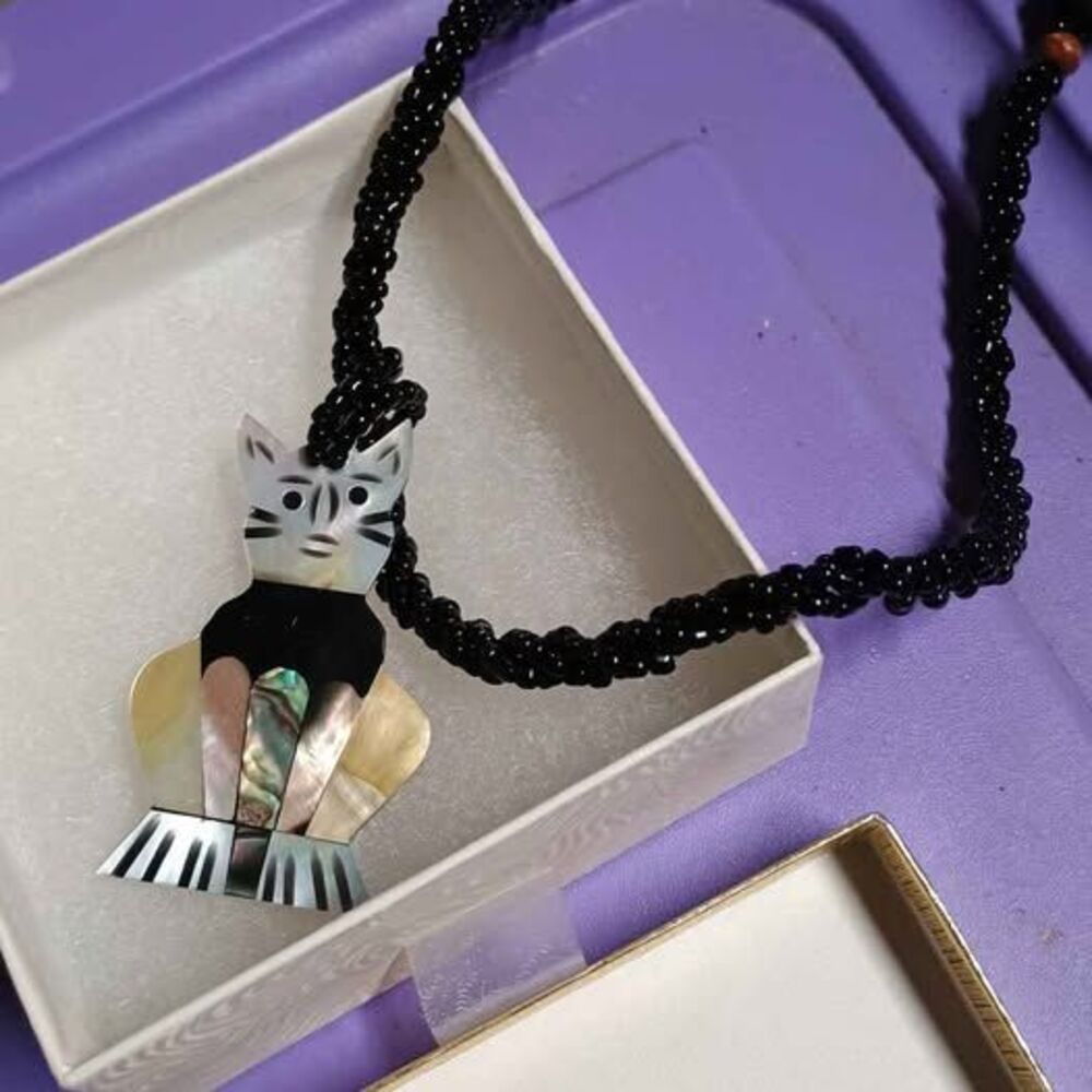 Vintage Mother of Pearl and Abalone Cat Pendant Beaded Necklace Lee Sands